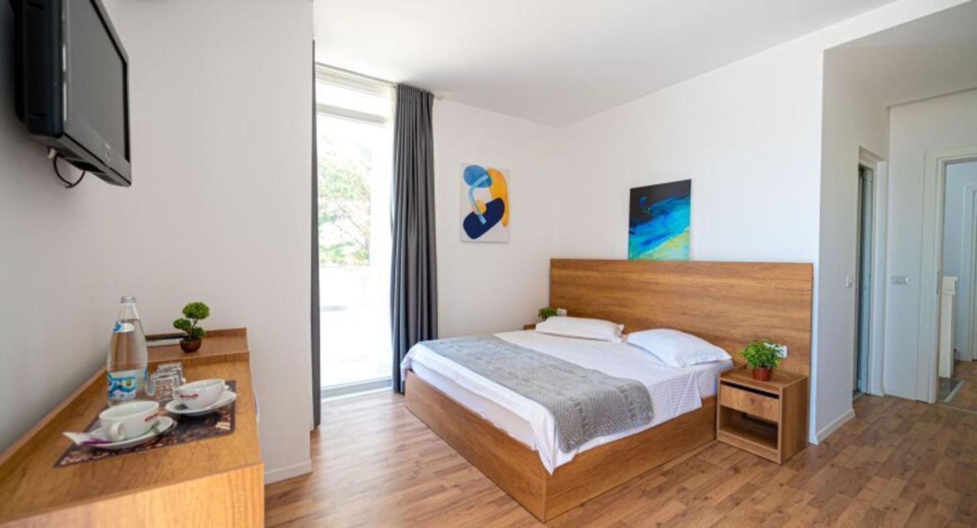 Hotel Besani Драч Екстериор снимка