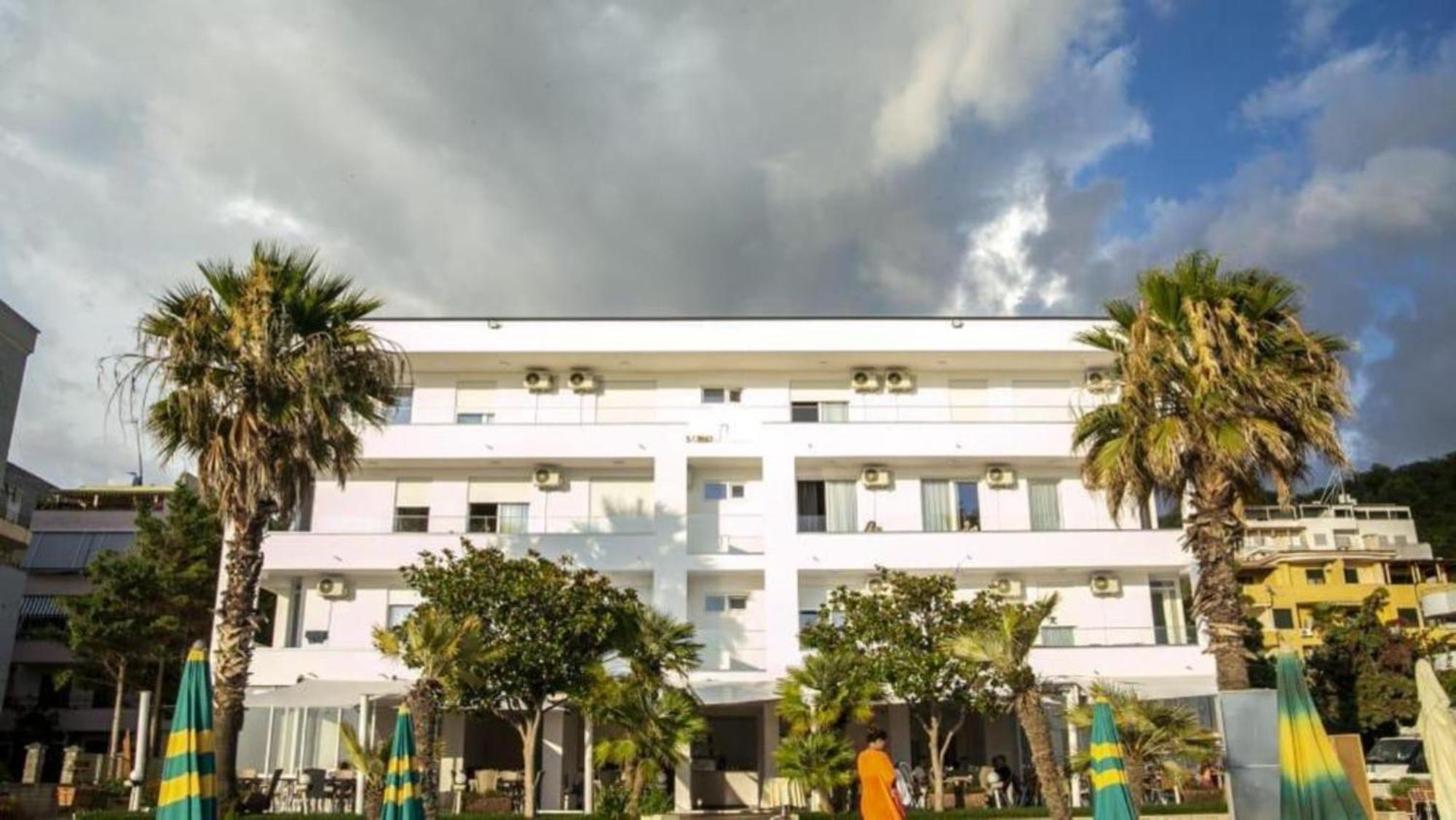 Hotel Besani Драч Екстериор снимка