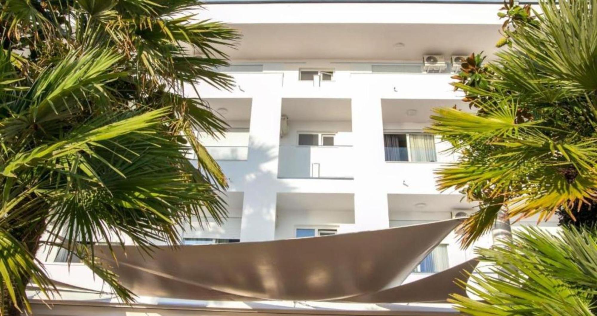Hotel Besani Драч Екстериор снимка