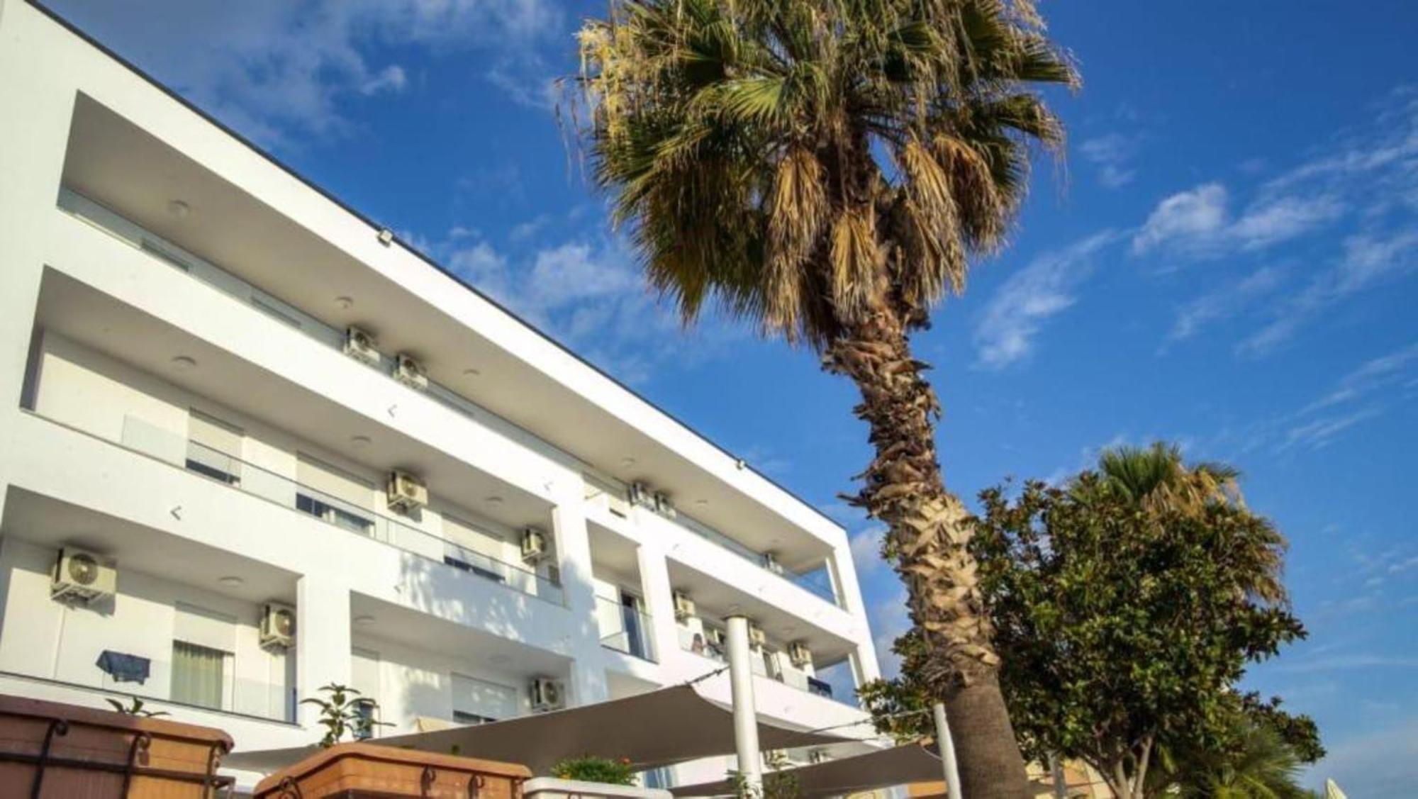 Hotel Besani Драч Екстериор снимка