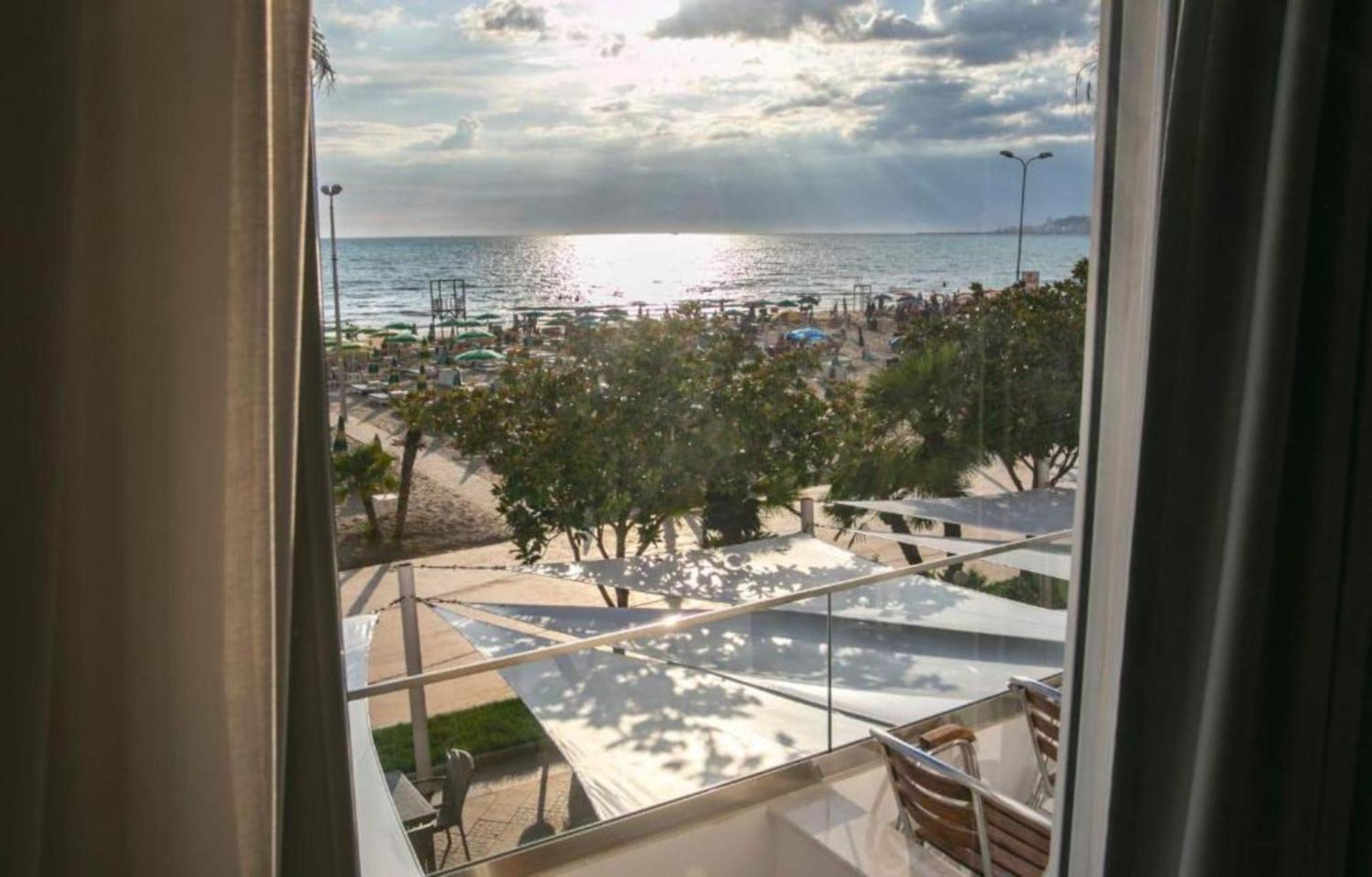 Hotel Besani Драч Екстериор снимка