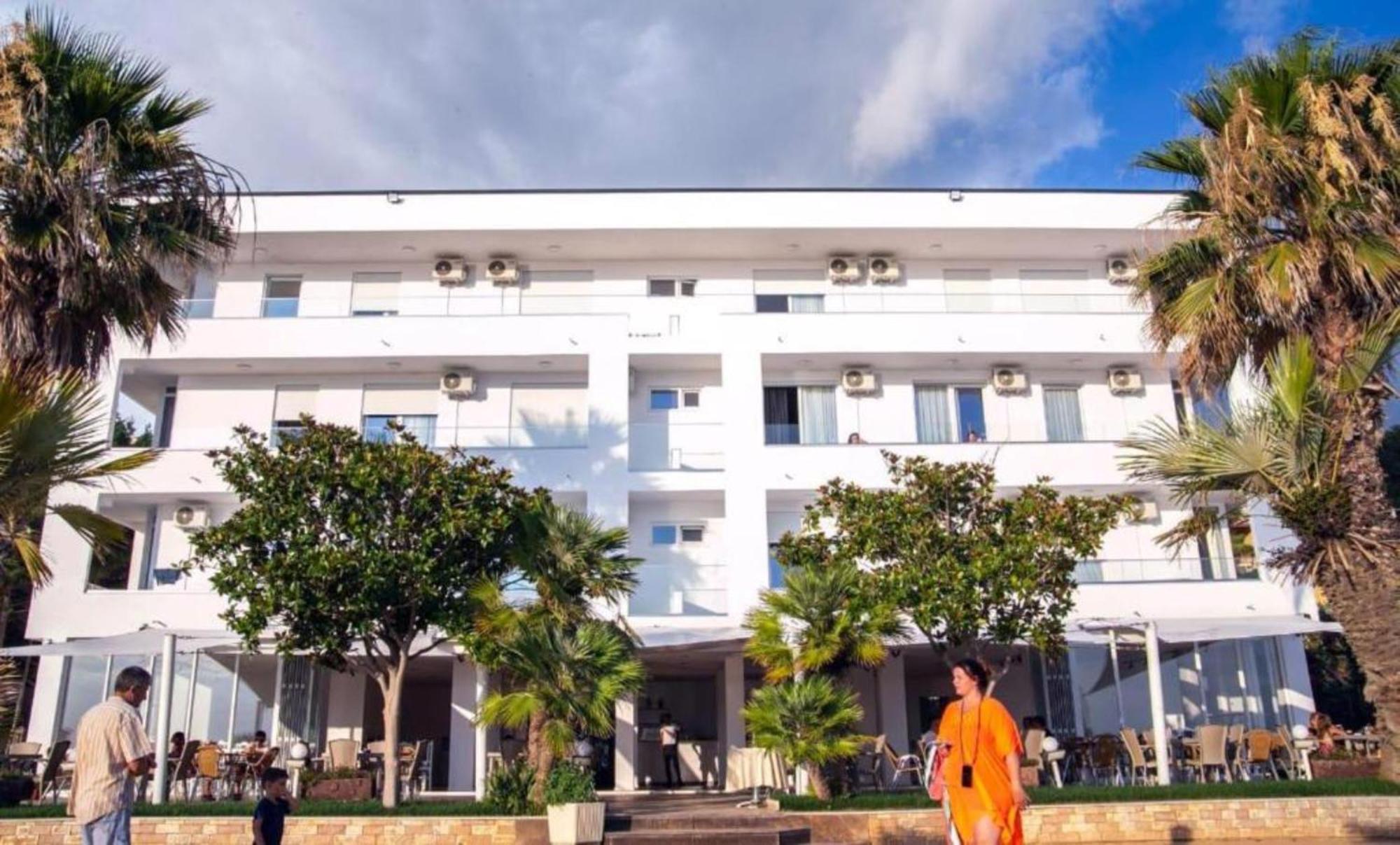 Hotel Besani Драч Екстериор снимка