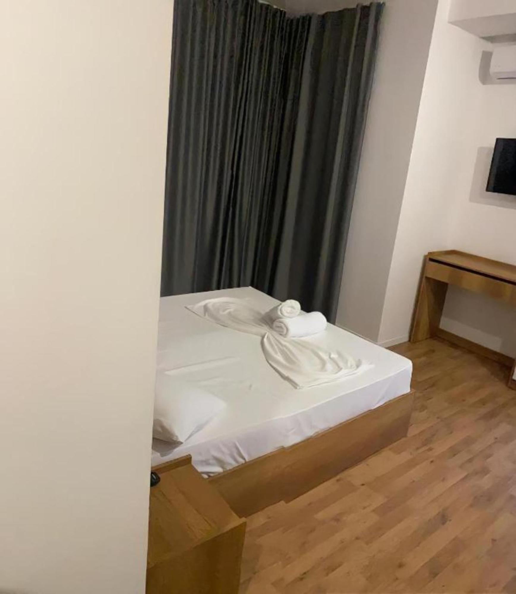 Hotel Besani Драч Екстериор снимка