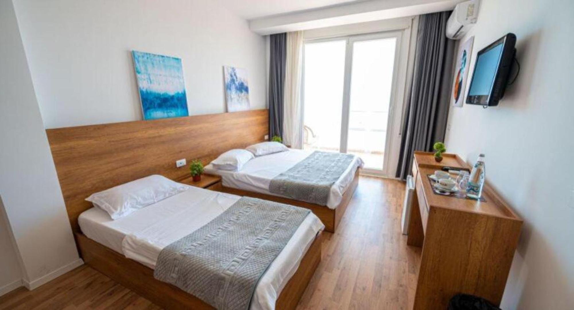Hotel Besani Драч Екстериор снимка