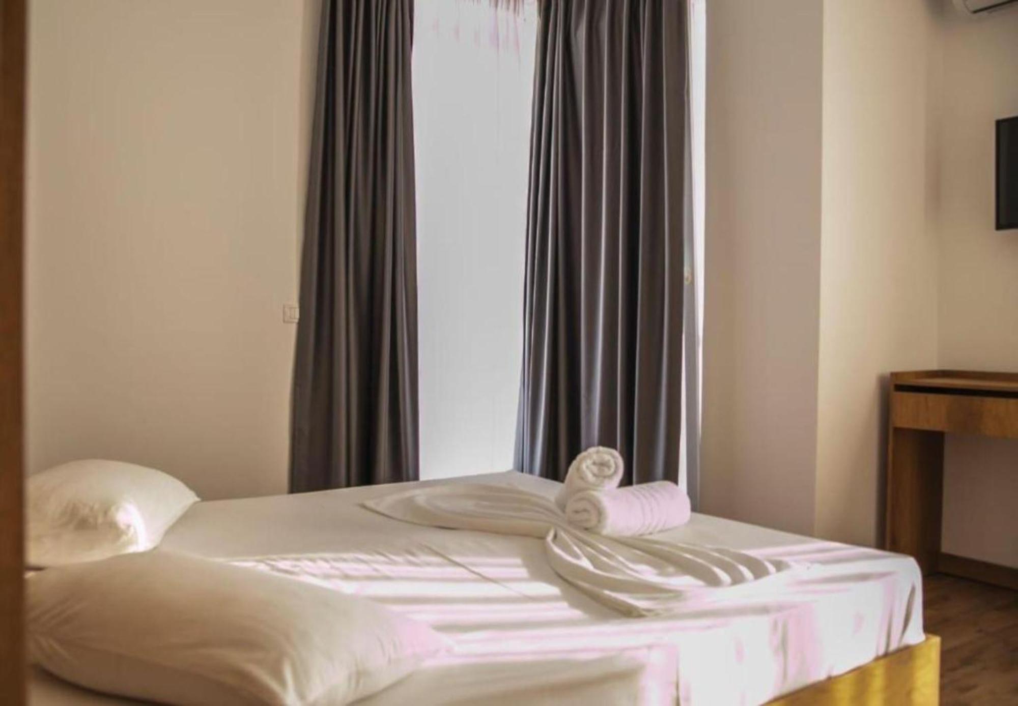 Hotel Besani Драч Екстериор снимка