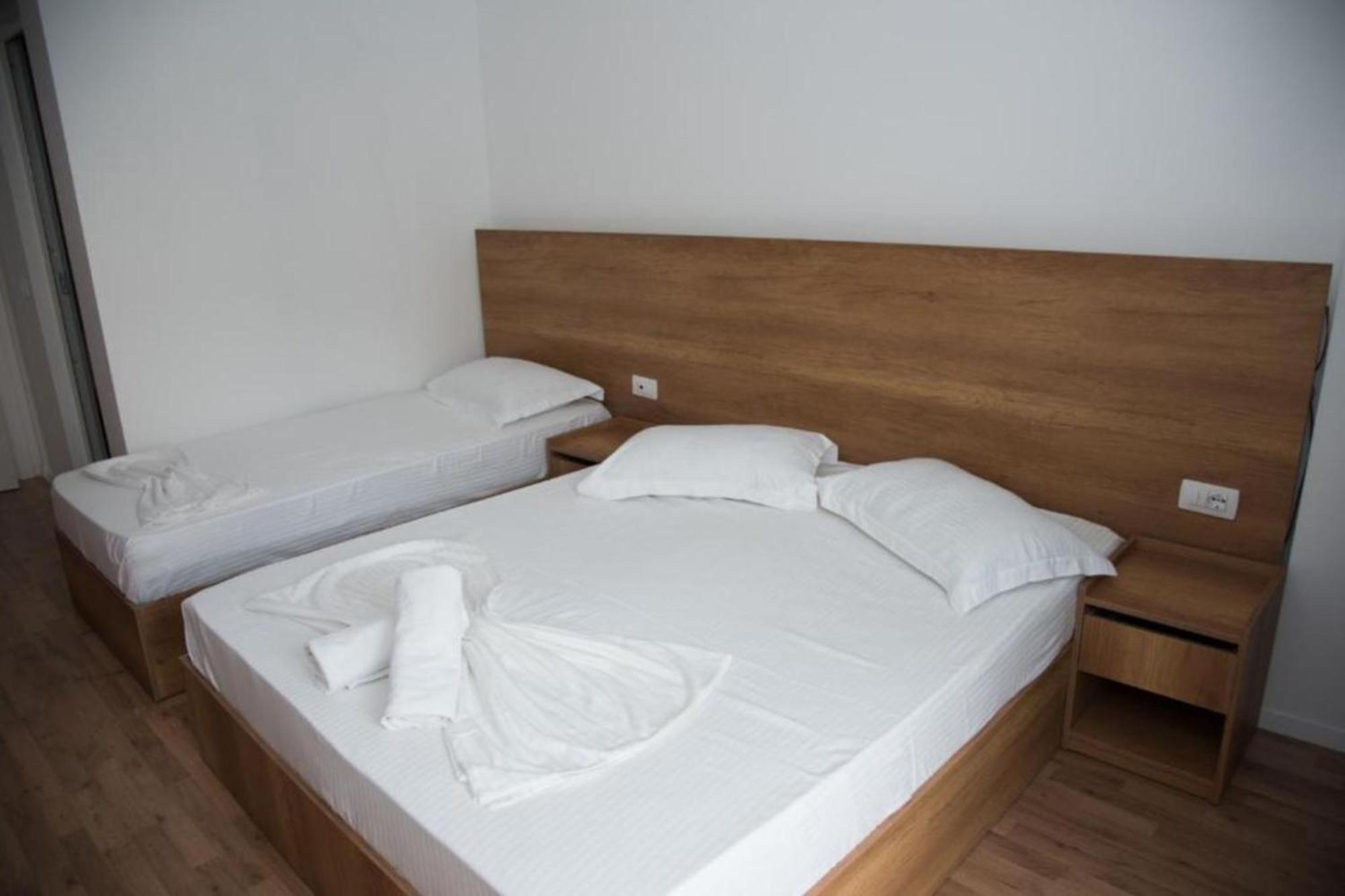 Hotel Besani Драч Екстериор снимка